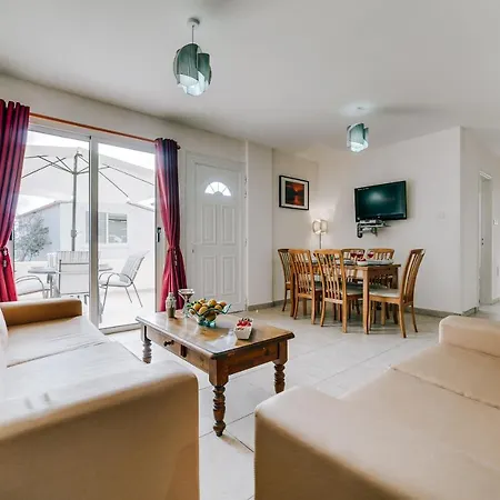Dora Apartment Paralimni