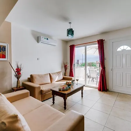 Dora Apartment *